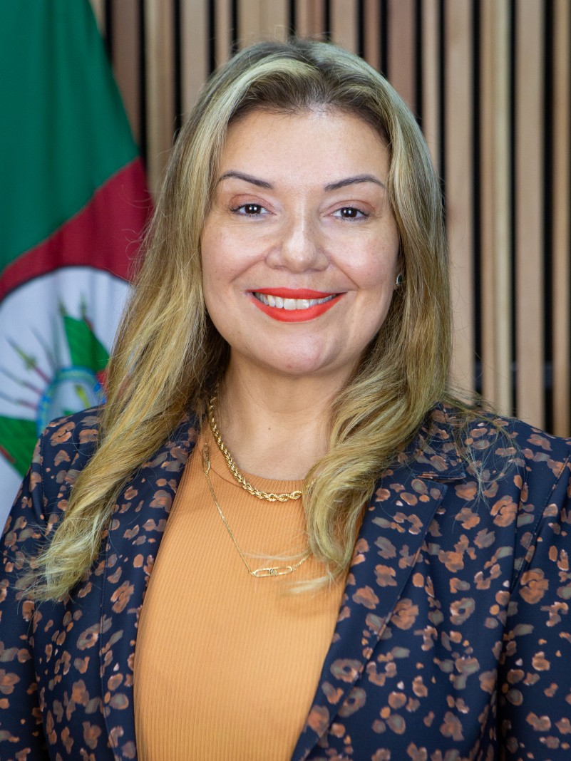 Secret&aacute;ria-adjunta Viviane Nery Viegas
